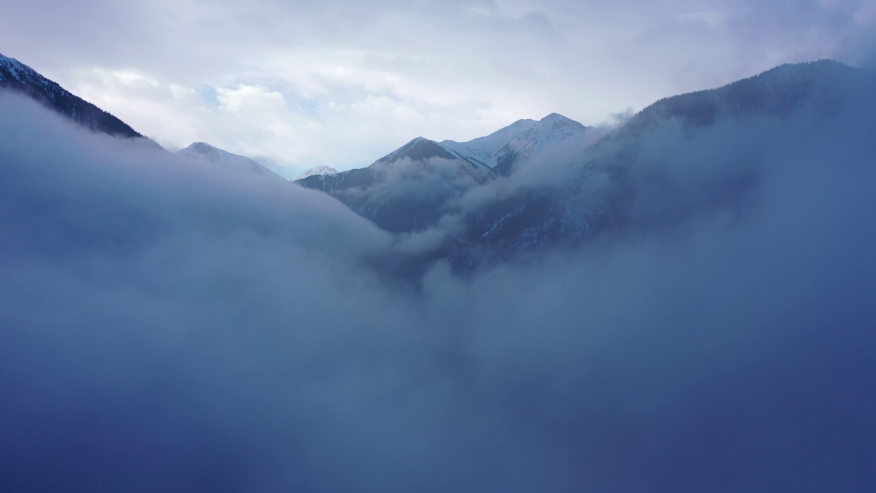 云中雪山视频素材