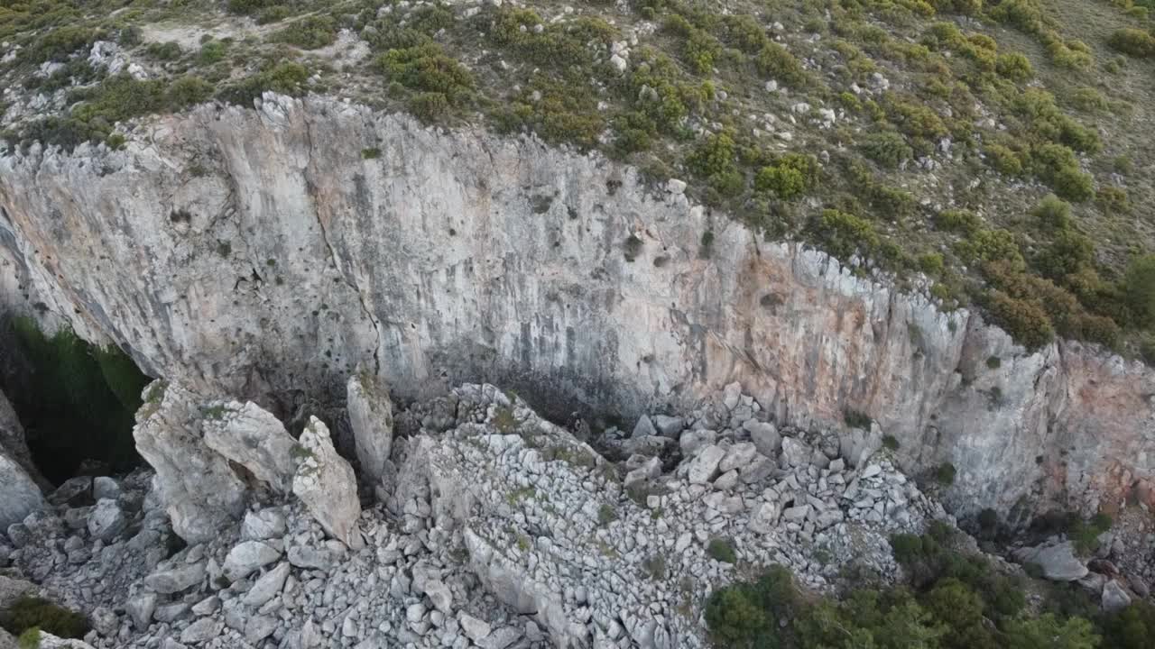 在希腊奇奥斯岛的托洛波塔米村的Crack Raga视频素材