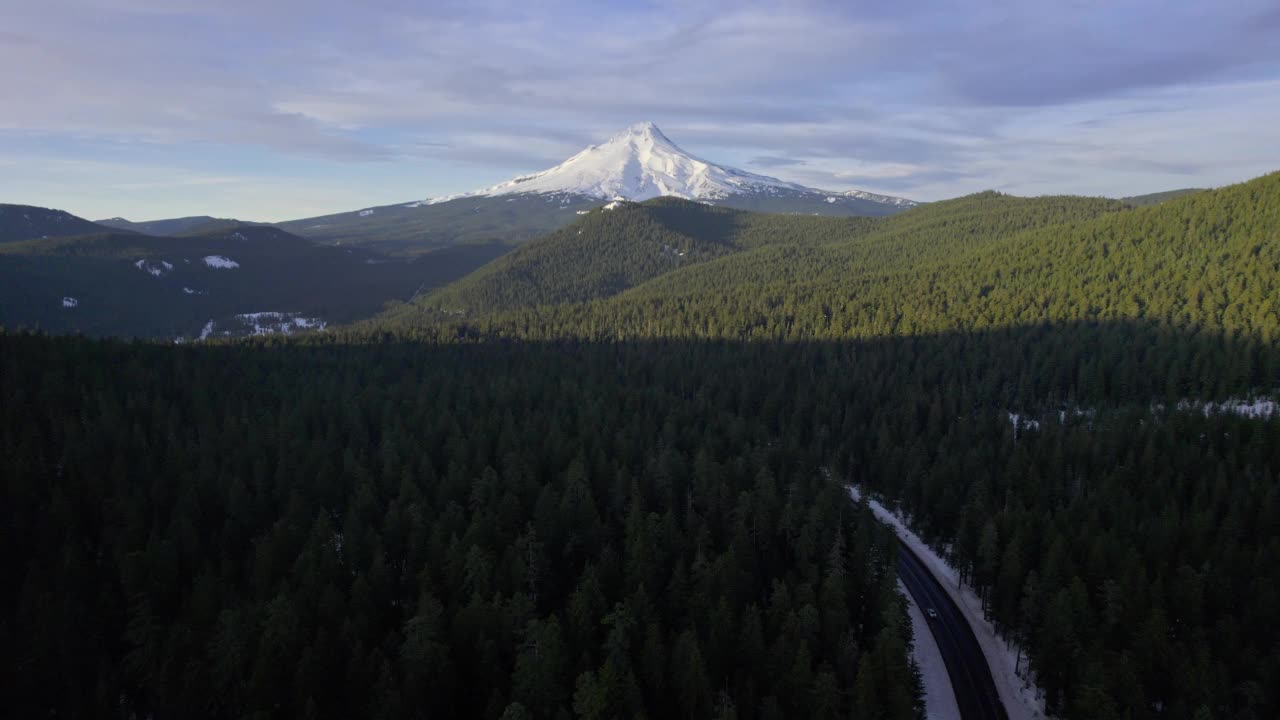 胡德山在26号公路上撤退视频素材