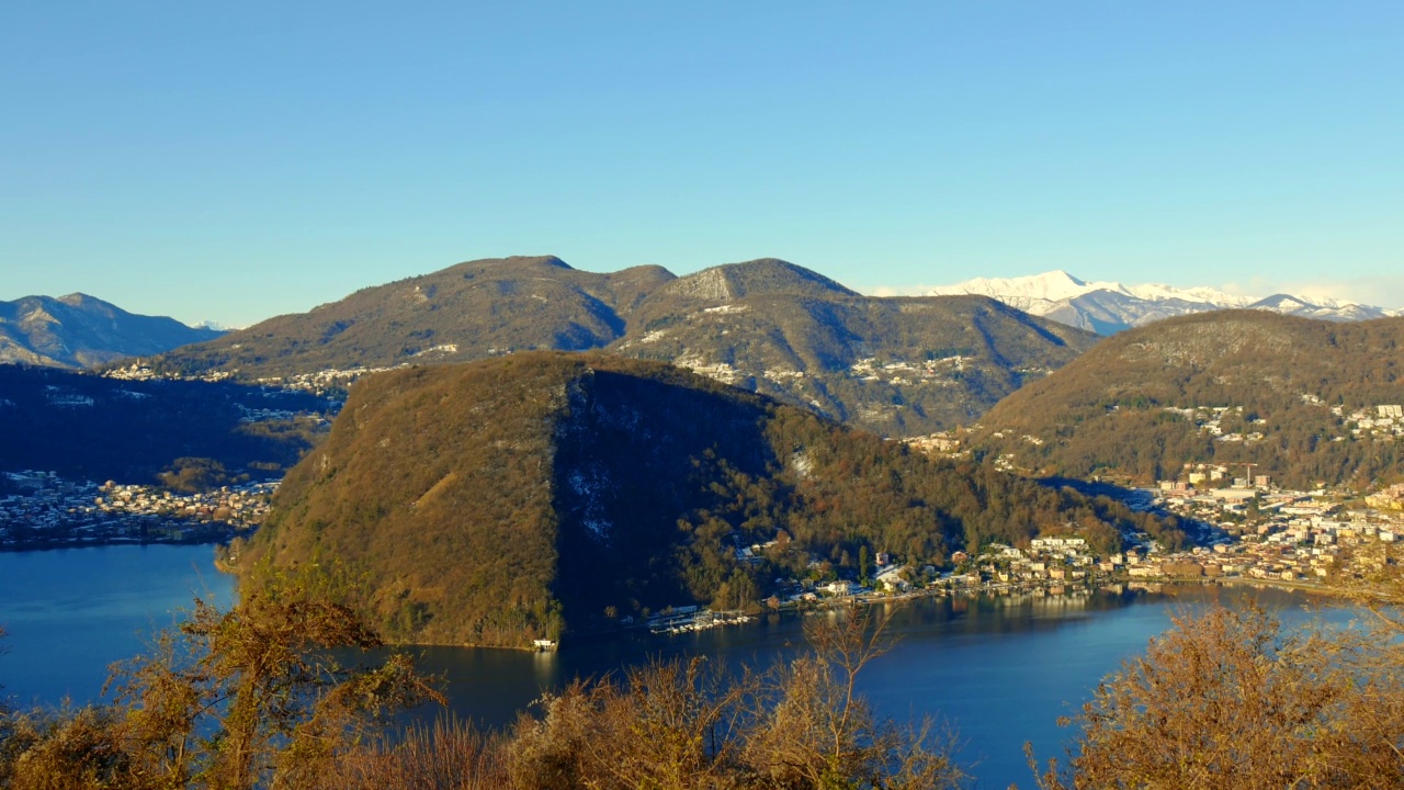 拉维纳城在蓬特特雷萨和卡斯拉诺与卢加诺湖和山景与雪和晴朗的蓝天晴天视频素材