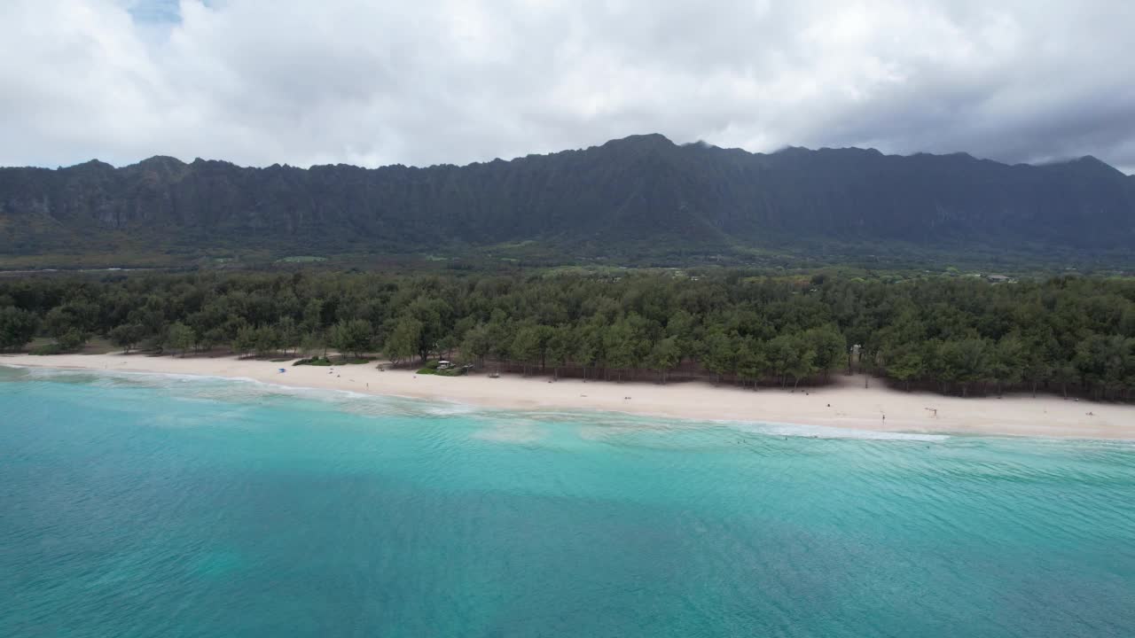 美丽的瓦胡岛南岸海滩鸟瞰图视频素材