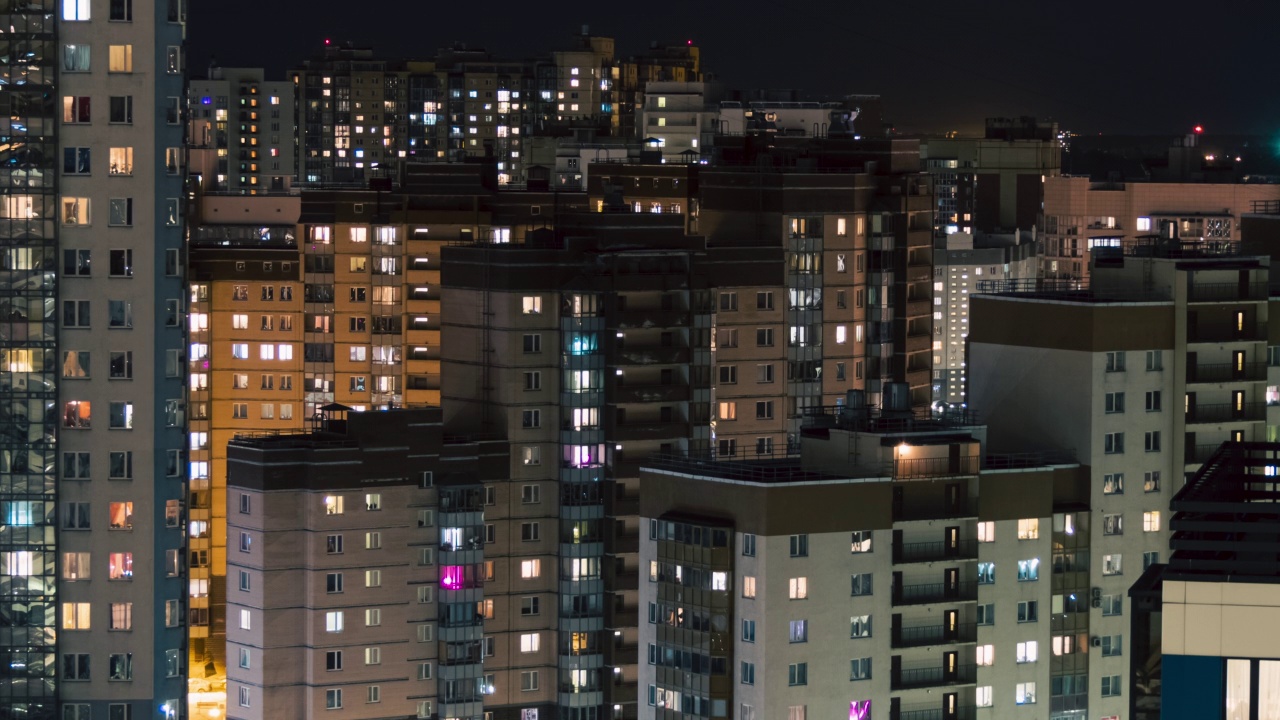 夜晚城市建筑的窗户视频素材