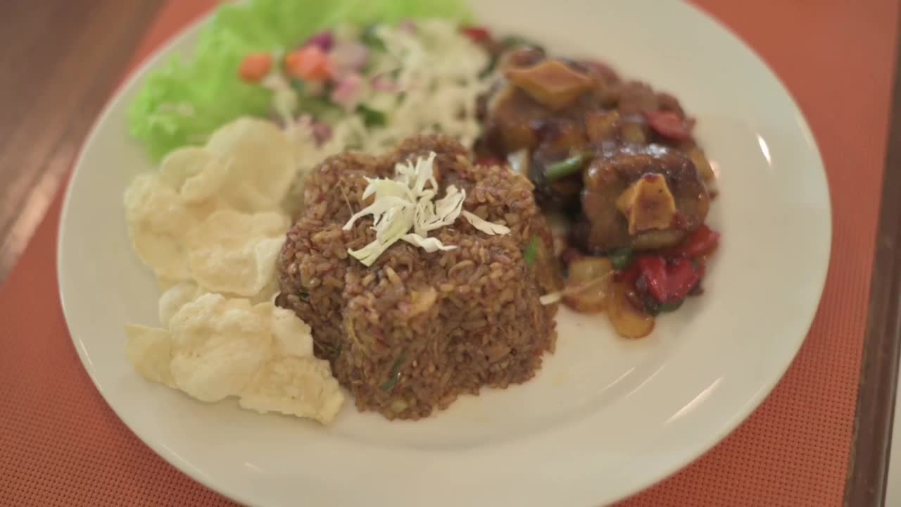 炒饭，牛肉尾炒饭视频下载