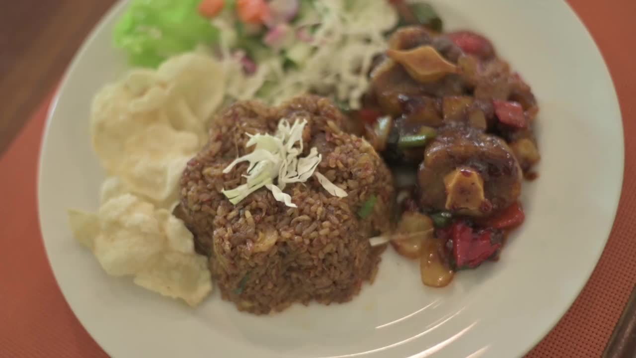 炒饭，牛肉尾炒饭视频下载