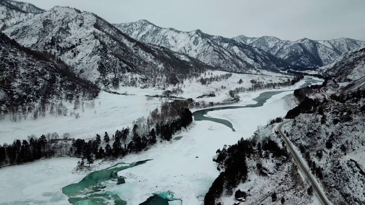 山河在冬天从高处俯视视频素材