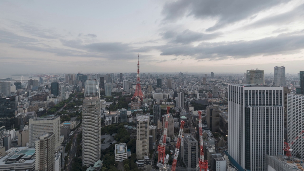 4K T/L WS HA日本东京日落，黄昏到夜晚的过渡视频素材