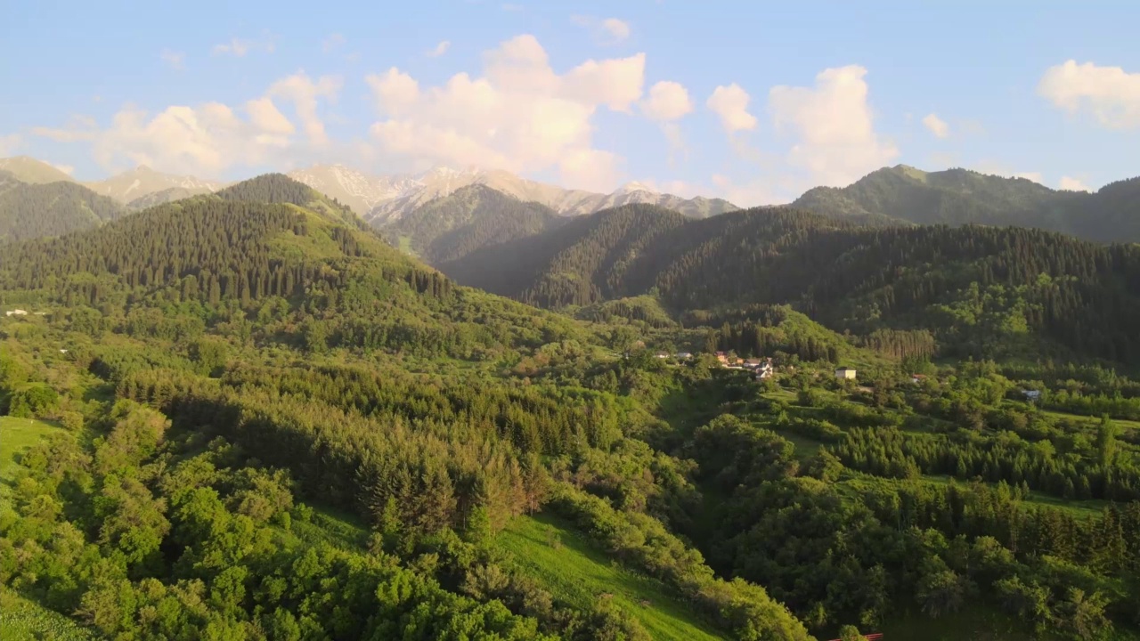 夏天日落时的山景视频素材