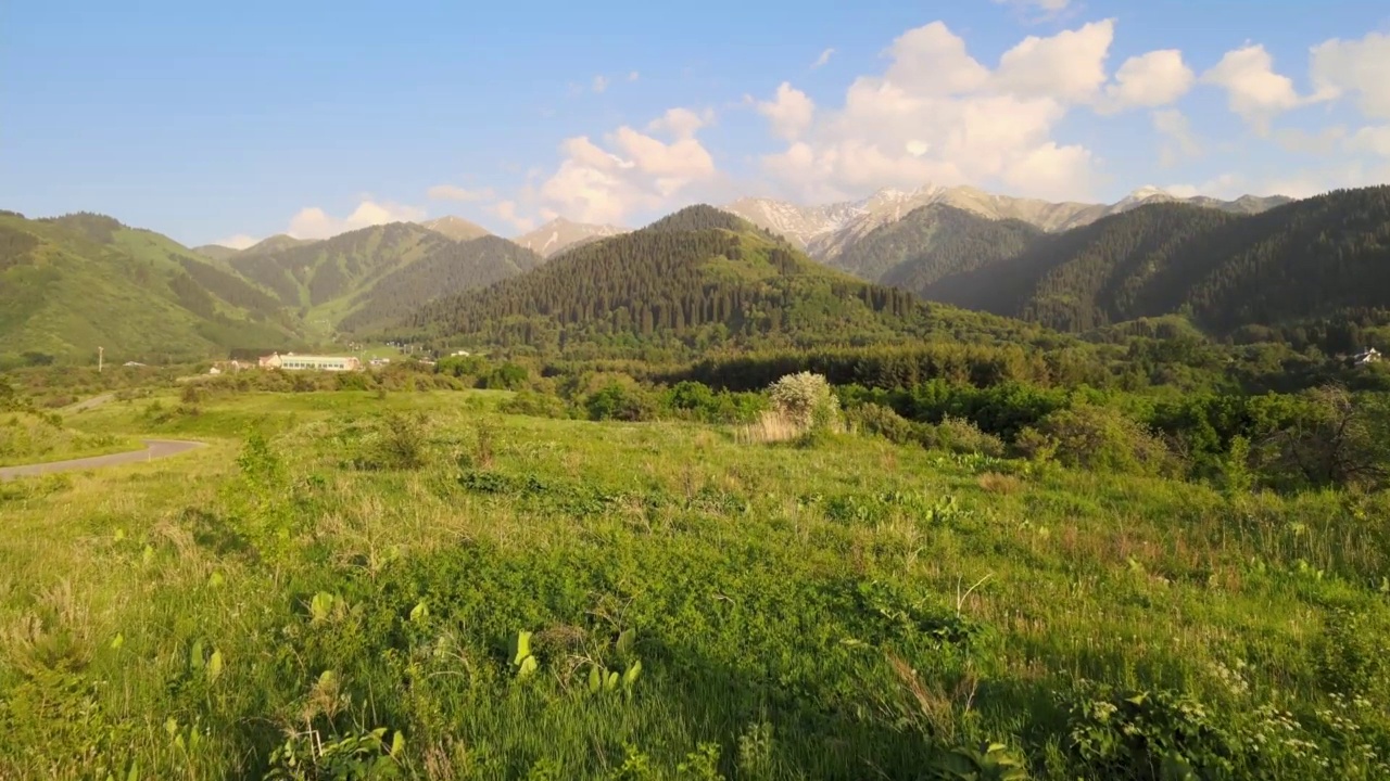 夏天日落时的山景视频素材