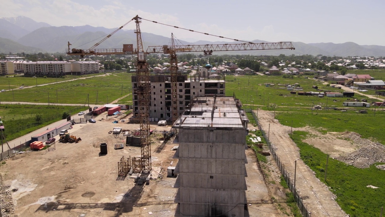 在城市里建设，在田间视频下载