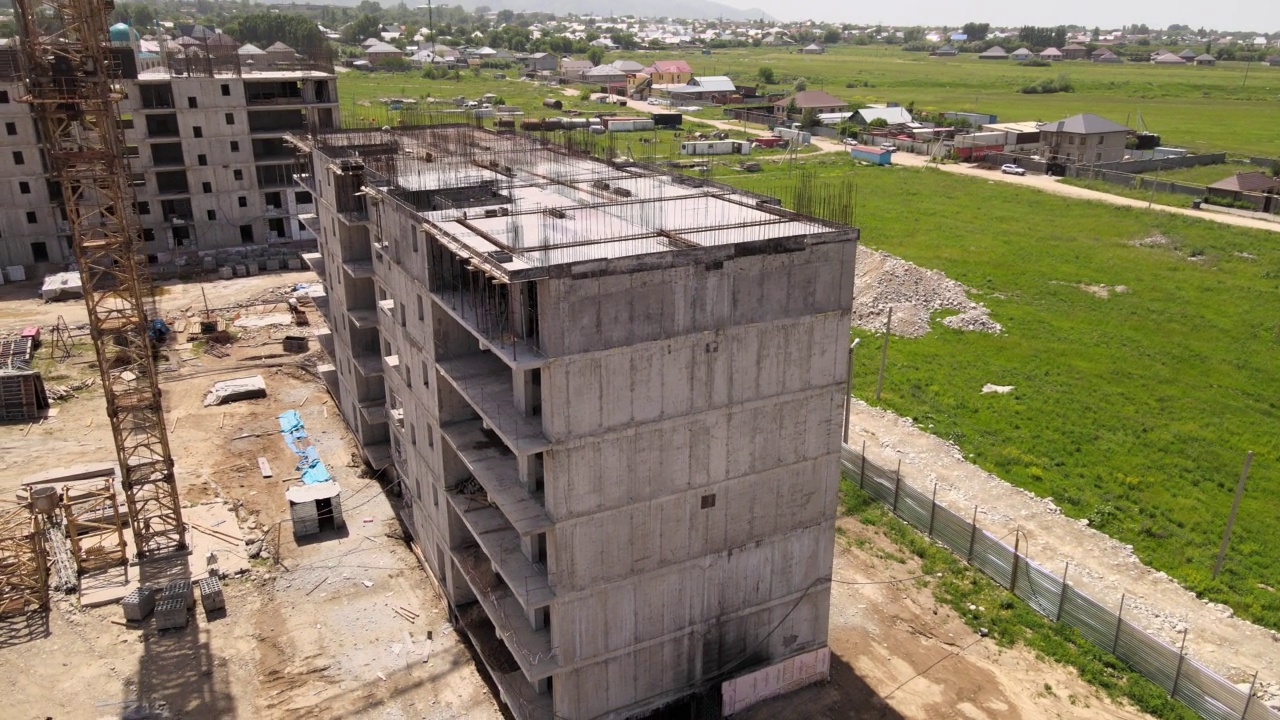 在城市里建设，在田间视频下载