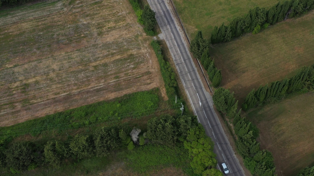 法国公路和田野的鸟瞰图视频素材