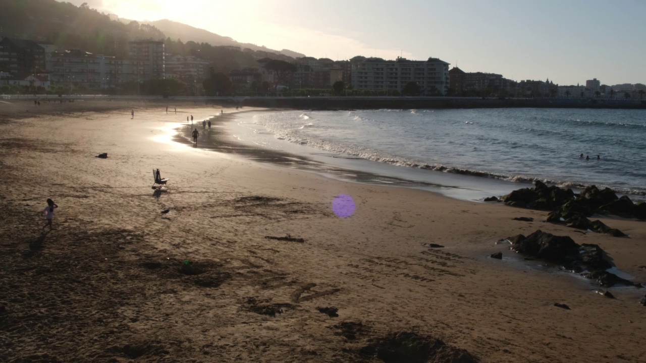 海滩日落时视频素材