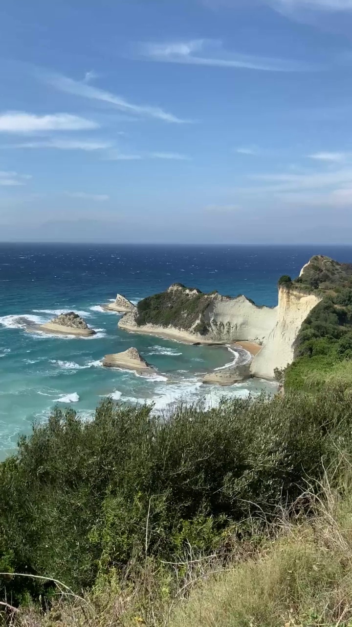 德拉蒂斯角悬崖海岸岩石科孚岛Peroulades视频素材