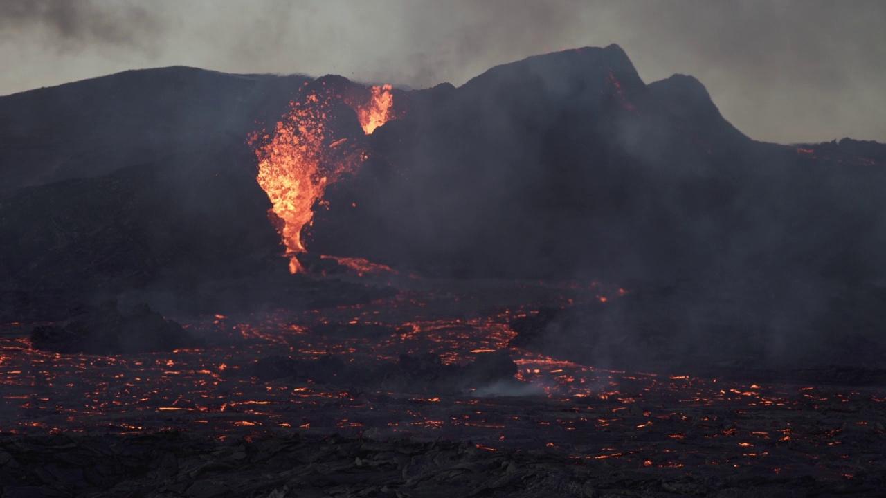 2021年，冰岛烟雾火山爆发视频素材