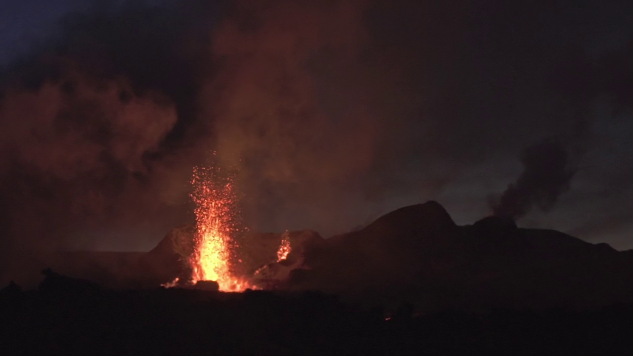 冰岛火山薄暮喷发慢动作视频素材