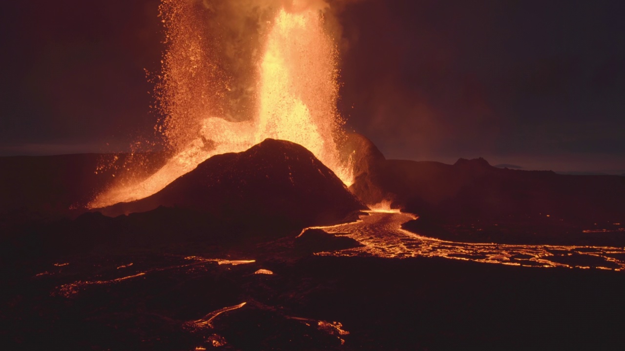 临近2021年喷发的冰岛火山视频素材