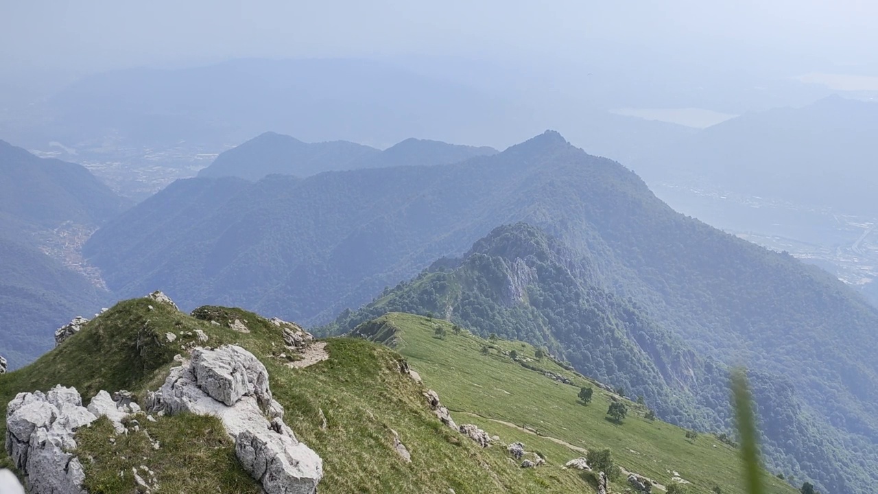 时间在山脊上流逝，风景从上面看视频素材