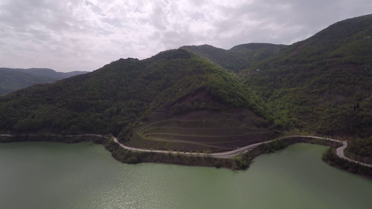 空中的湖和山视频素材