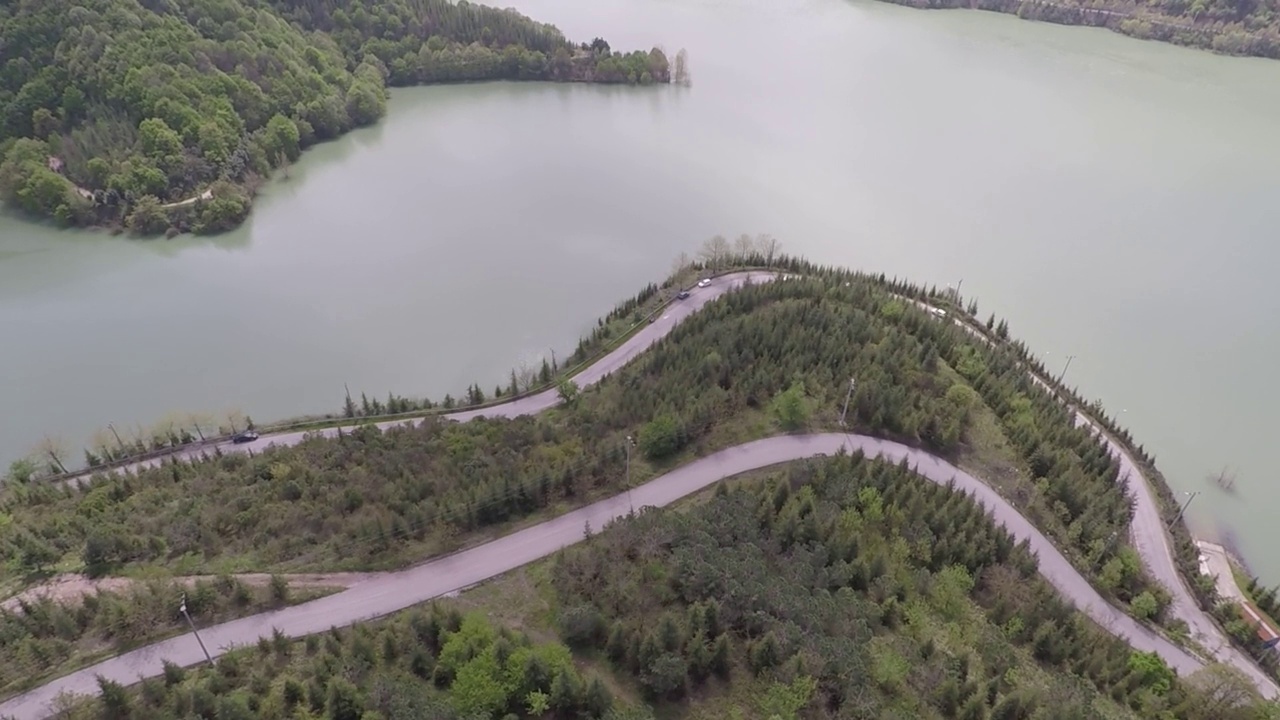 空中湖泊和道路视频素材