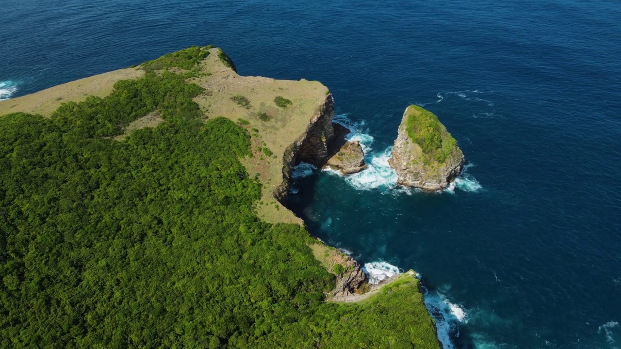 曼达利卡周边地区海景鸟瞰图。龙目岛南部的Gili岛视频素材