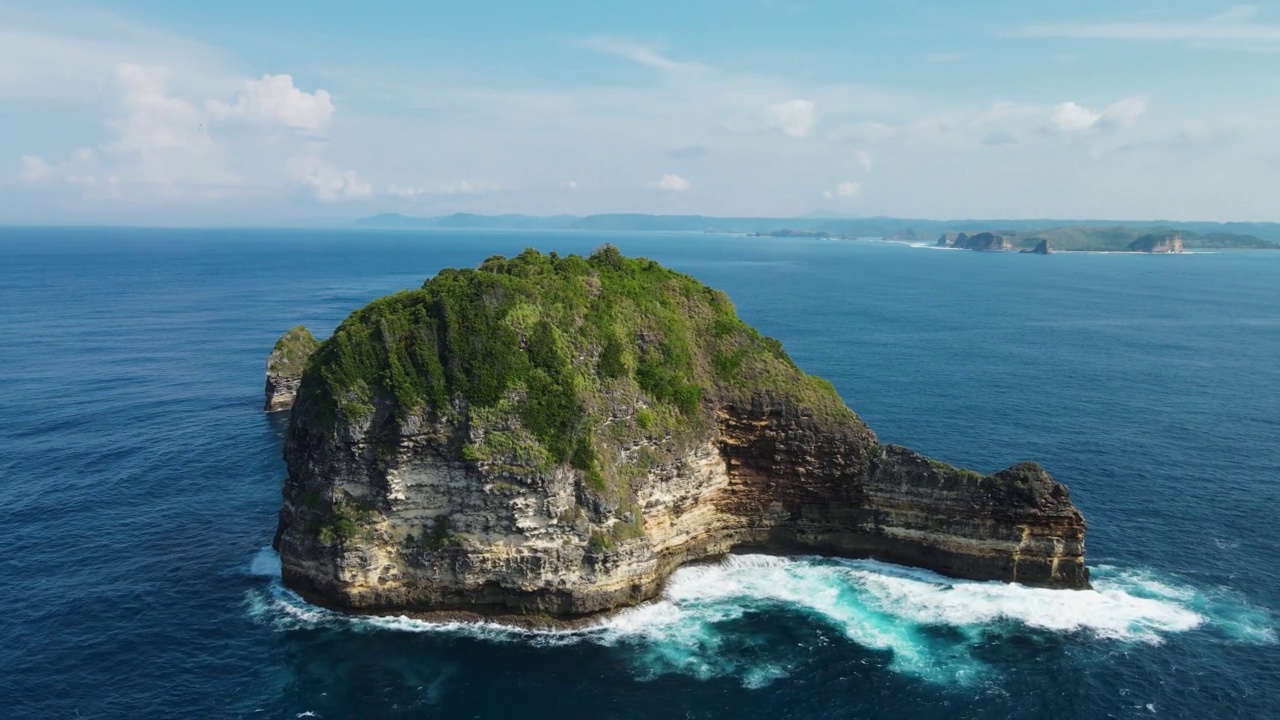 曼达利卡周边地区海景鸟瞰图。龙目岛南部的Gili岛视频素材