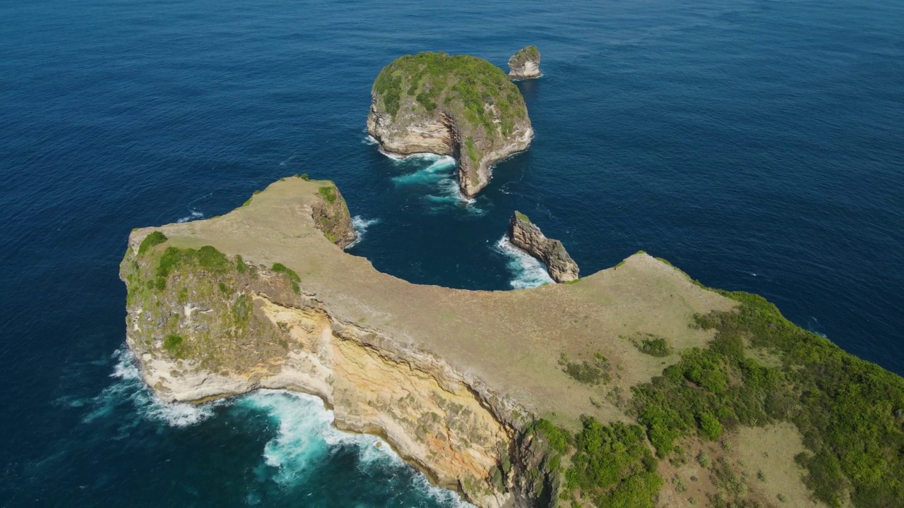 曼达利卡周边地区海景鸟瞰图。龙目岛南部的Gili岛视频下载