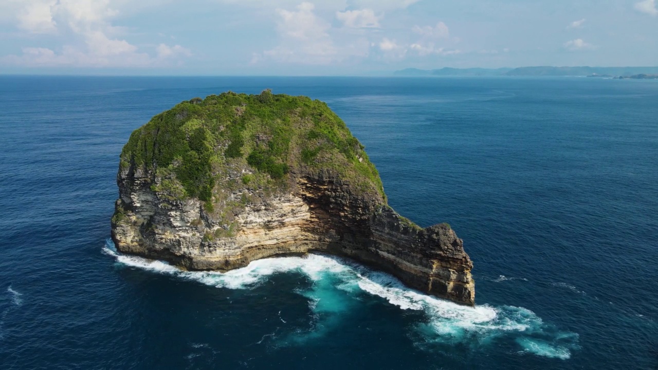 曼达利卡周边地区海景鸟瞰图。龙目岛南部的Gili岛视频下载