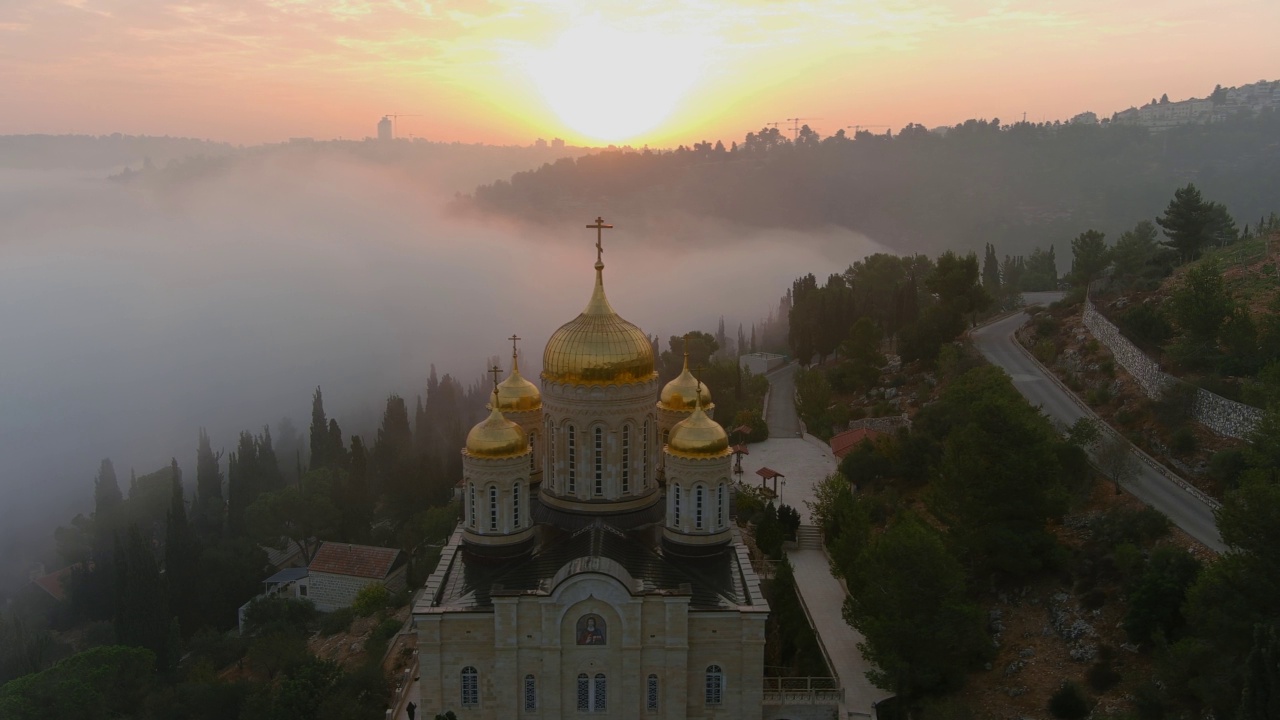 Ein Kerem的Golden Gorny修道院，日出时的鸟瞰图，航拍视频素材