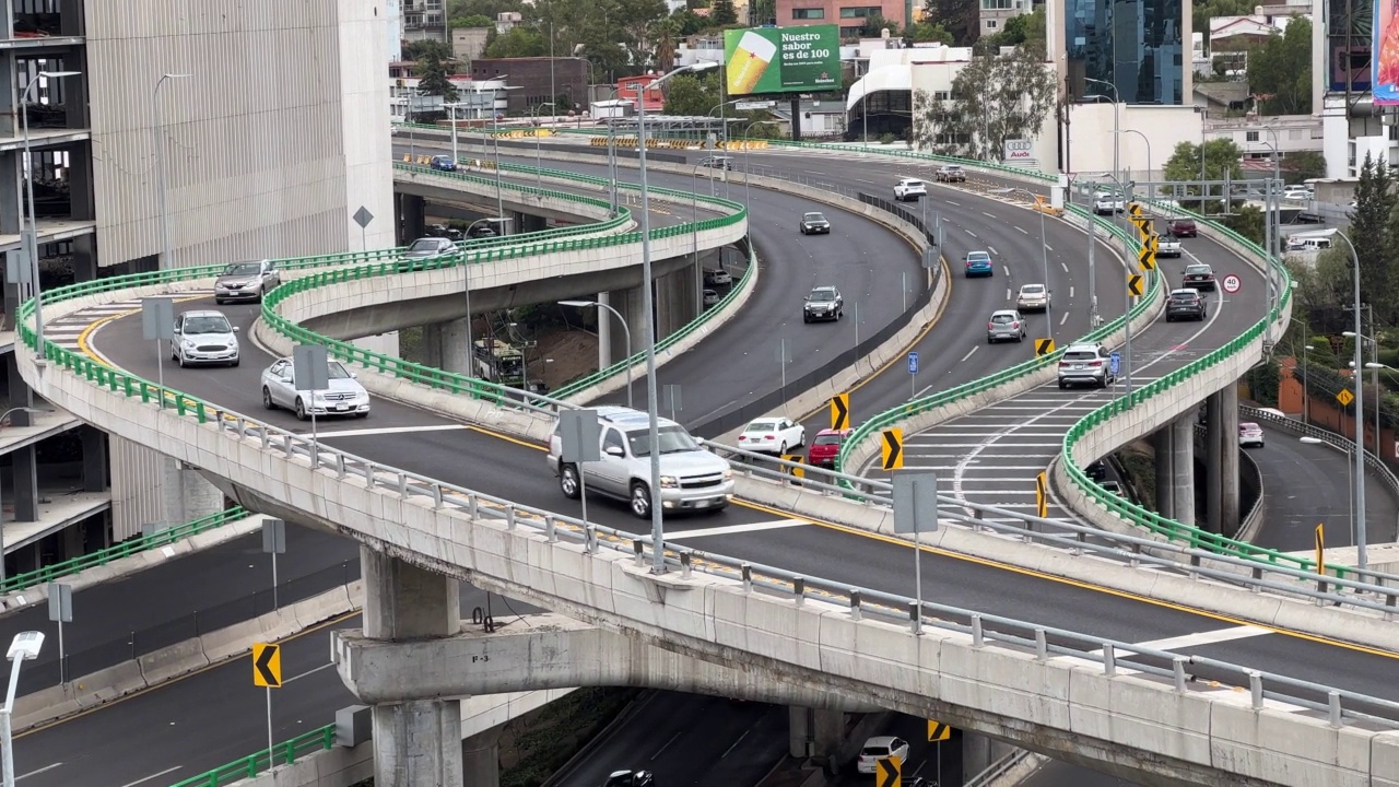 墨西哥城高架公路十字路口视频素材