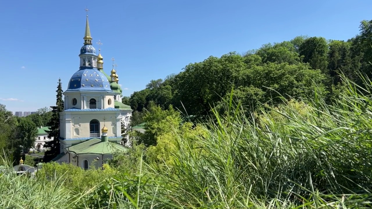 乌克兰基辅市，古老的东正教修道院基辅-佩切尔斯克拉夫拉的风景。视频素材