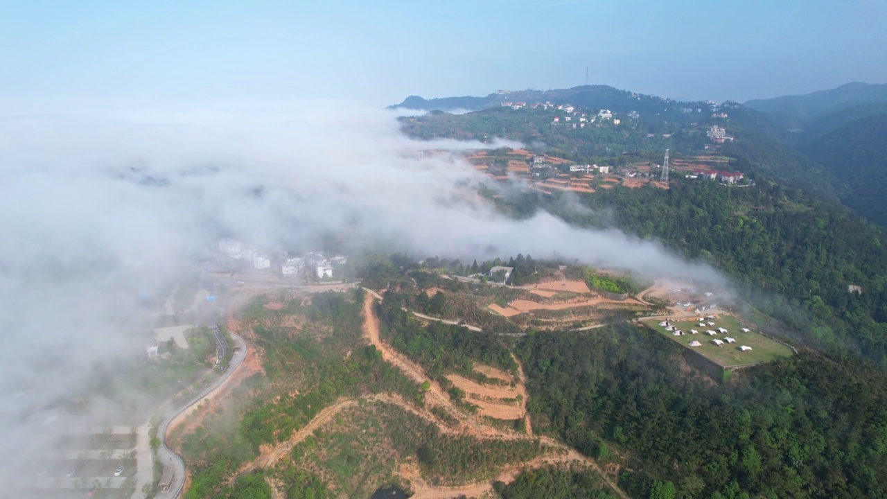 航拍，山顶上的露营地视频素材