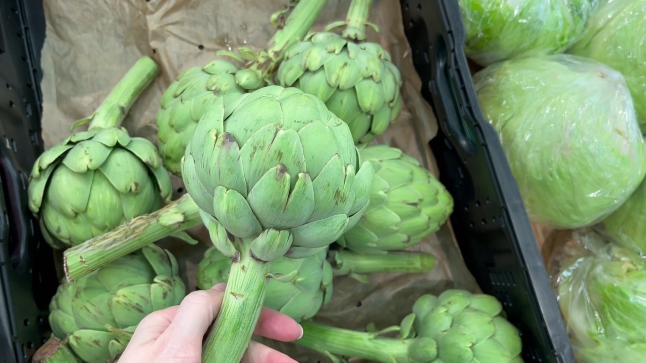 洋蓟生蔬菜水果市场商店健康膳食食品减肥零食在桌子上复制太空食品背景乡村俯视图生酮或旧石器饮食素食纯素或素食视频素材