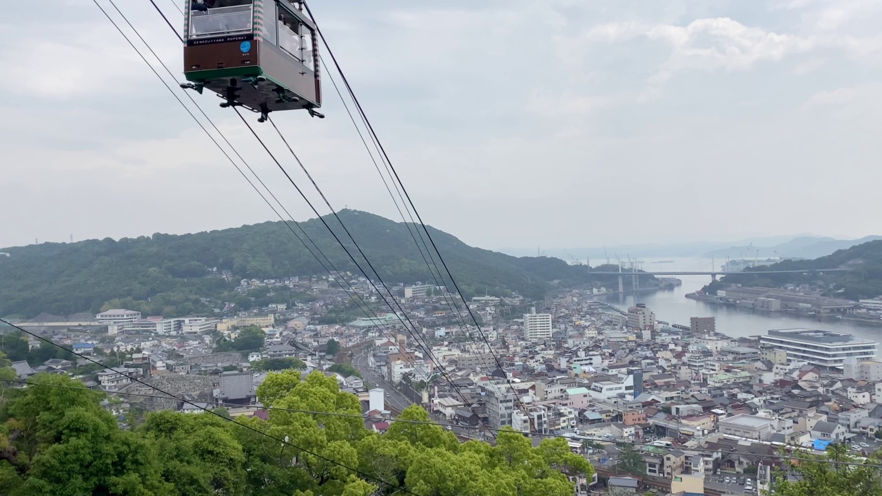 Senkoji寺山索道下行。背景是尾道市视频下载