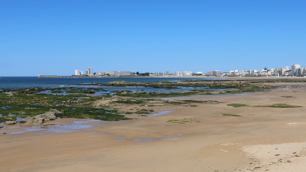 Les Sables d' olonne湾视频素材