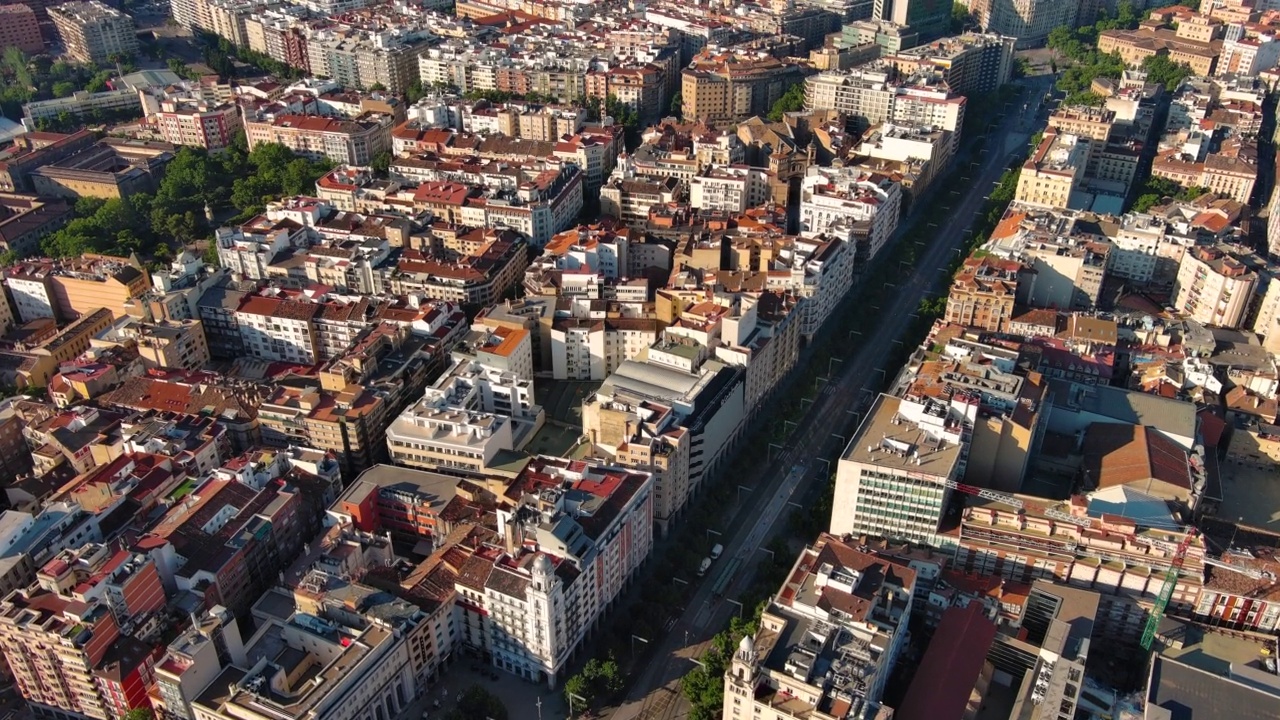 萨拉戈萨城市天际线和广场的鸟瞰图España(西班牙广场)。阿拉贡,西班牙视频素材