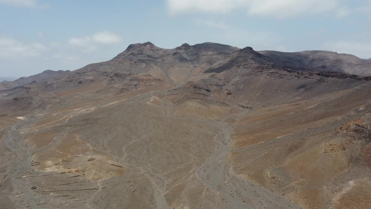 富埃特文图拉岛的沙漠和火山景观鸟瞰图。视频素材