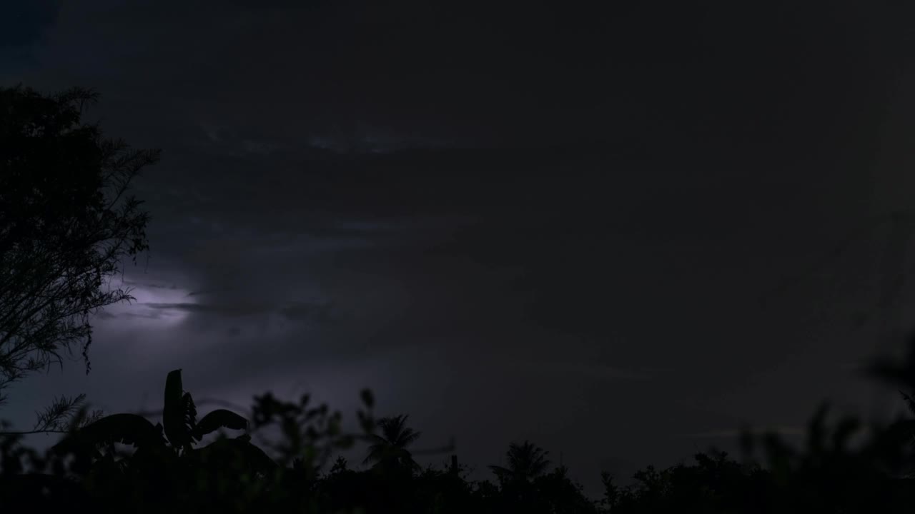 闪电雷雨在乡村夜空中的时间流逝视频素材