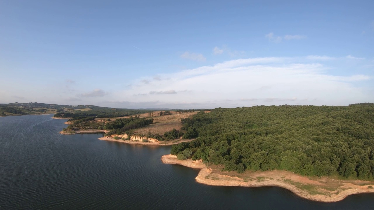 空中湖泊和海岸线视频素材