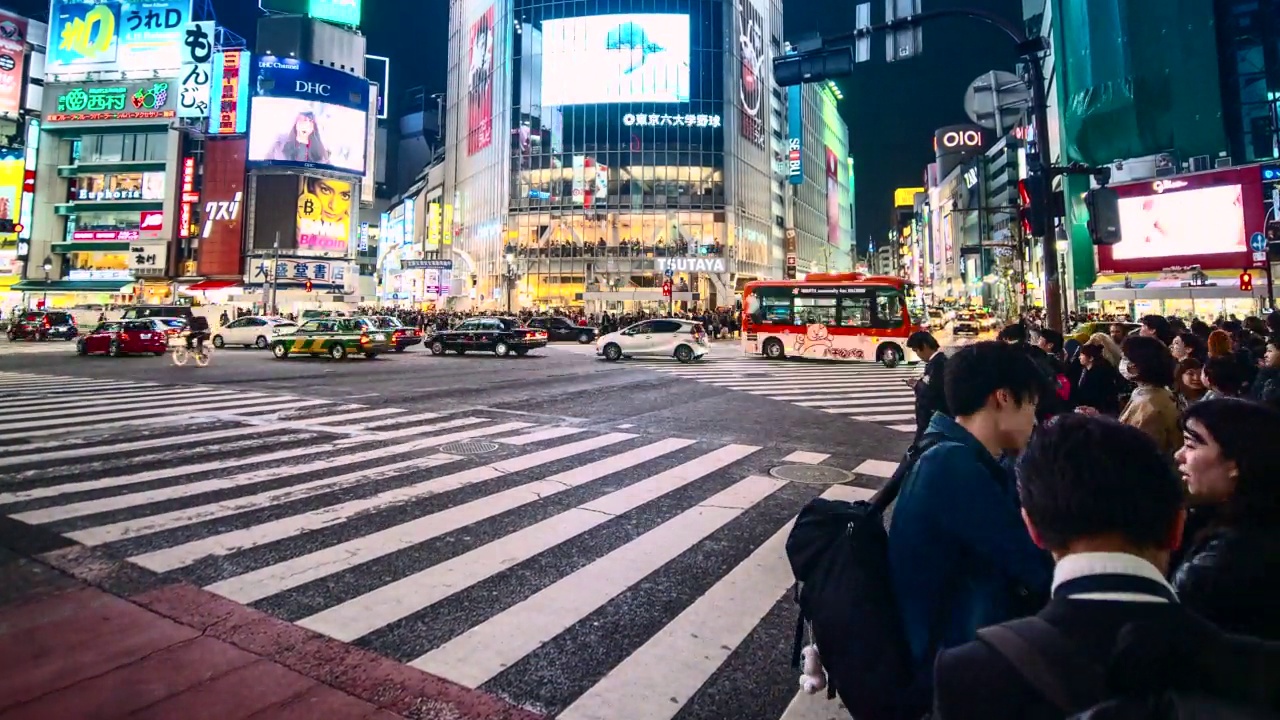 夜间涉谷渡口/日本东京视频素材