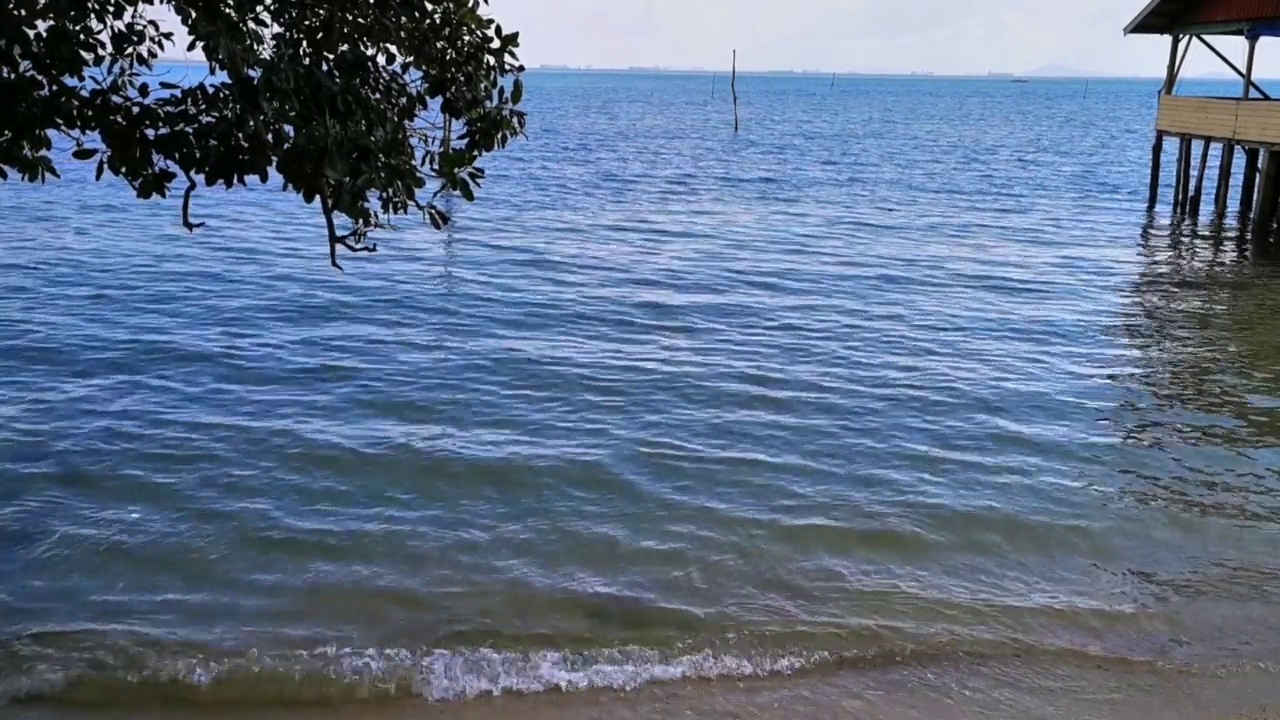 晴天的海滩和海景视频素材