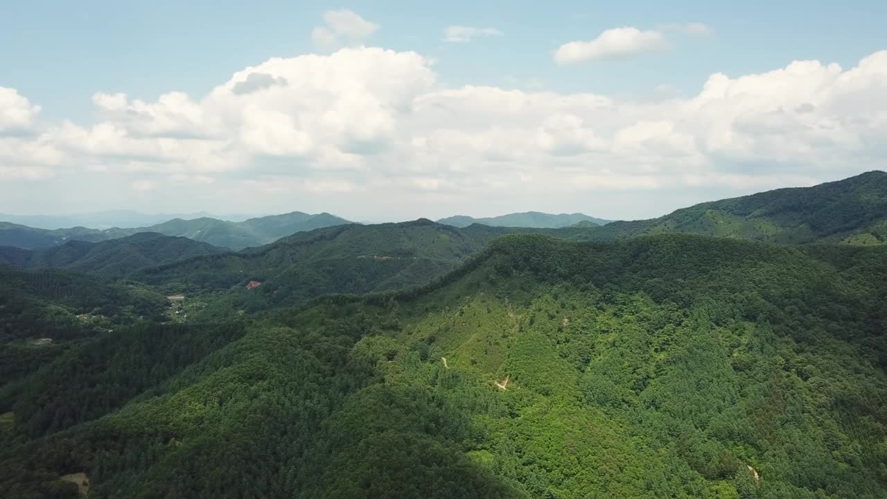 山和村庄的风景/杨平郡，京畿道，韩国视频素材