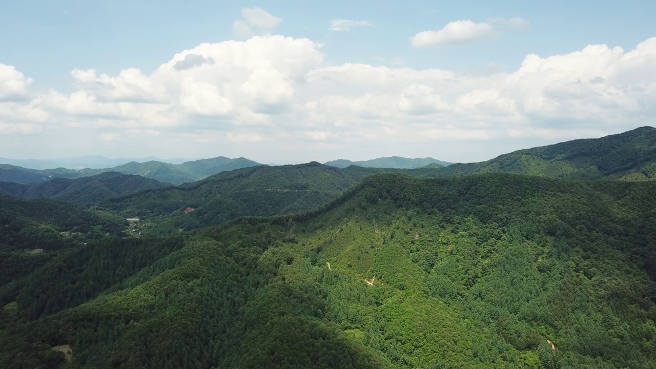 山和村庄的风景/杨平郡，京畿道，韩国视频素材