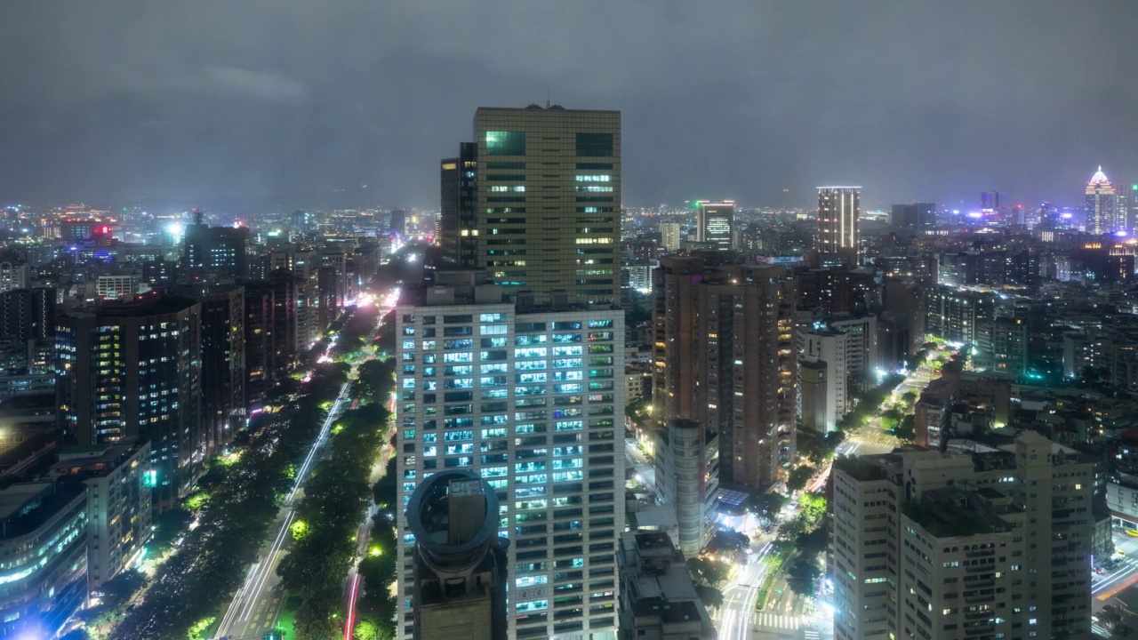 台湾台北夜晚低云的时间流逝视频素材