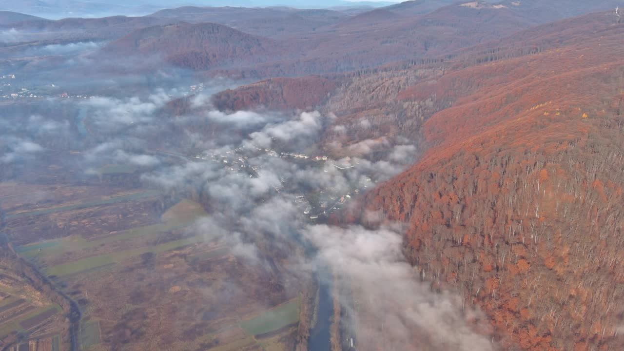 山中晨村的景观视频素材