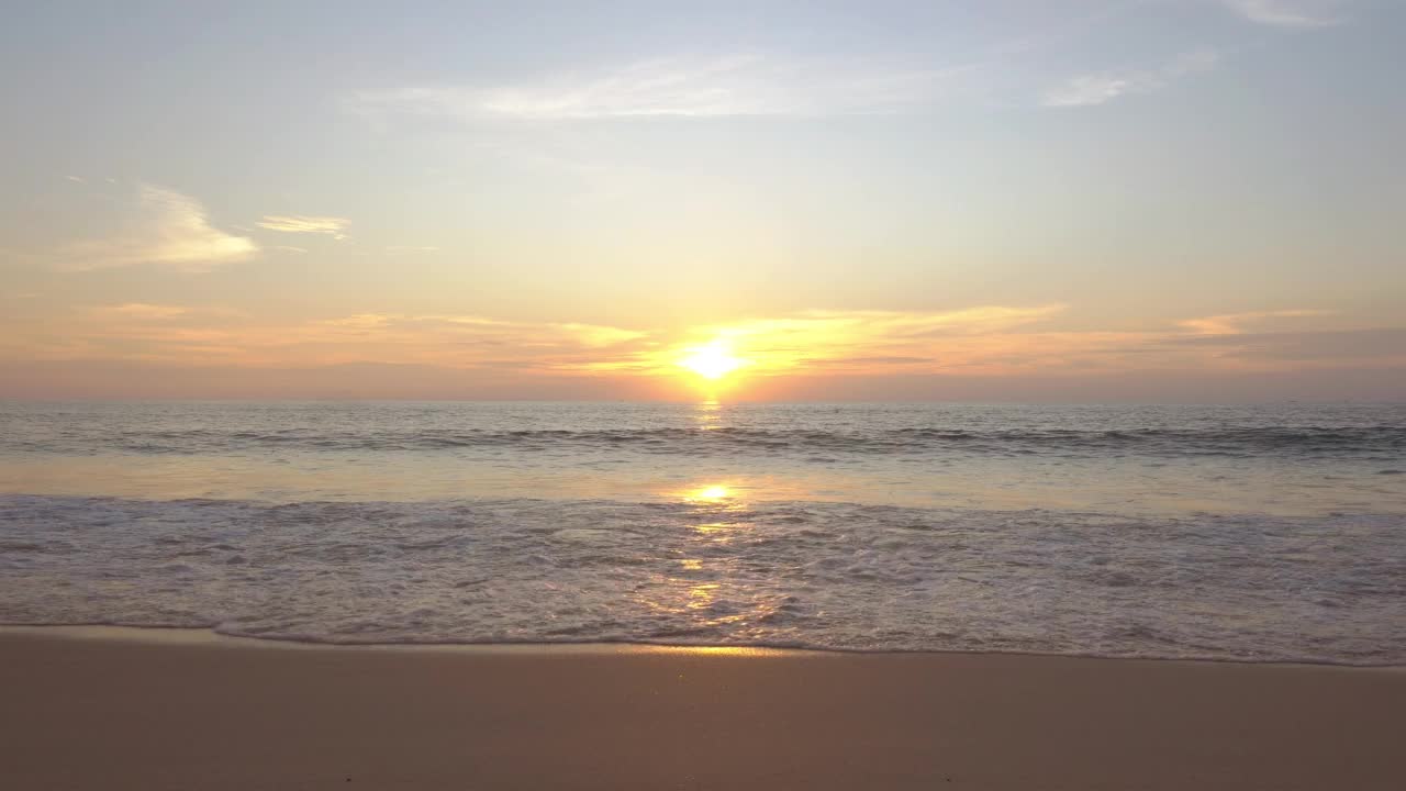 海滩、海沙和日落视频素材