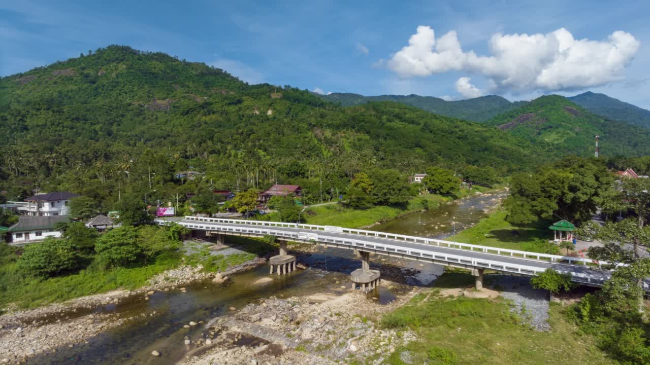 泰国Nakhon Si Thammarat, Kiriwong村的4K Hyperlapse鸟瞰图视频素材