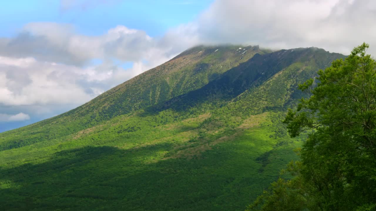 天，云，青山，岩手山与云视频素材