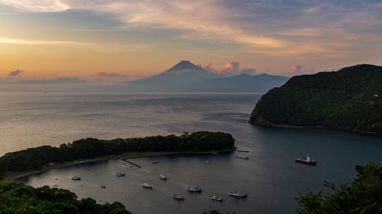 日落时分，西津户田港和富士山时间流逝视频素材