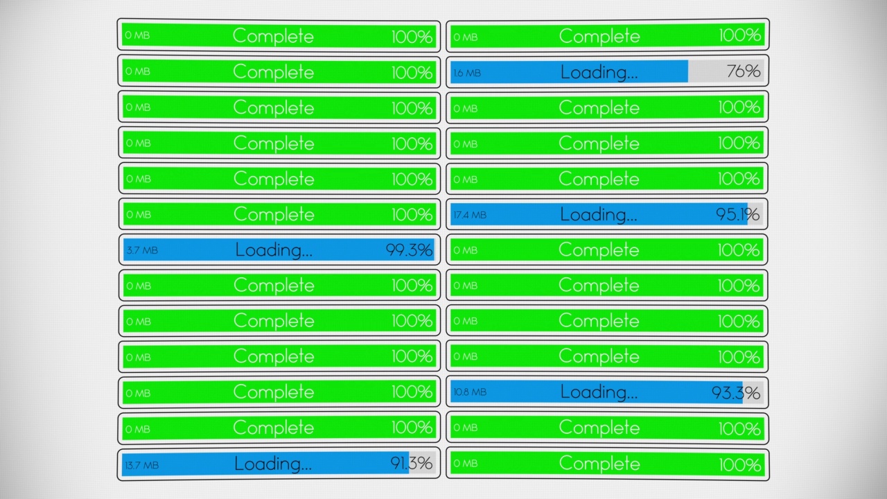 从互联网下载或处理多个数据文件，在计算机屏幕上有三列的进度条视频素材