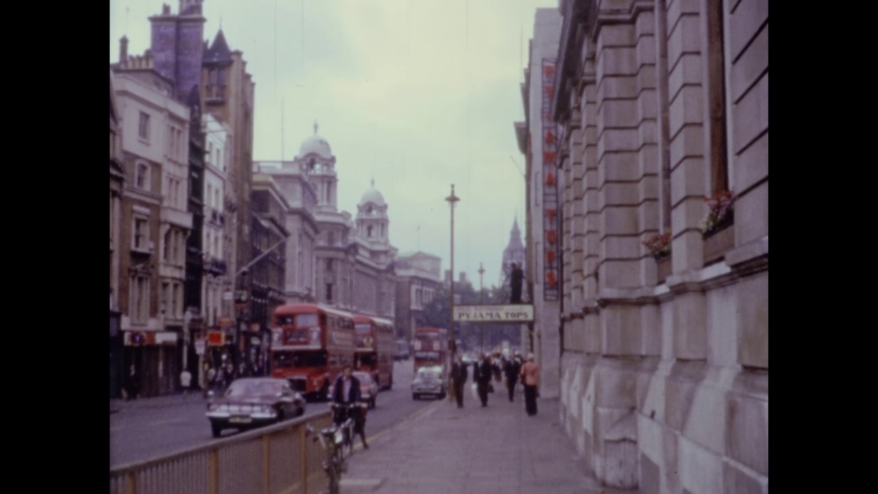 英国1973年，伦敦城市交通场景视频素材